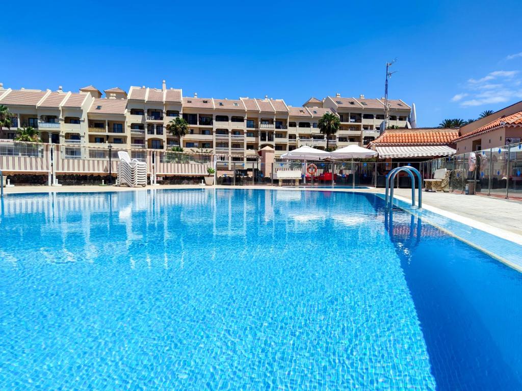 The swimming pool at or close to Los Cristianos - heated swimming pool air-conditioned