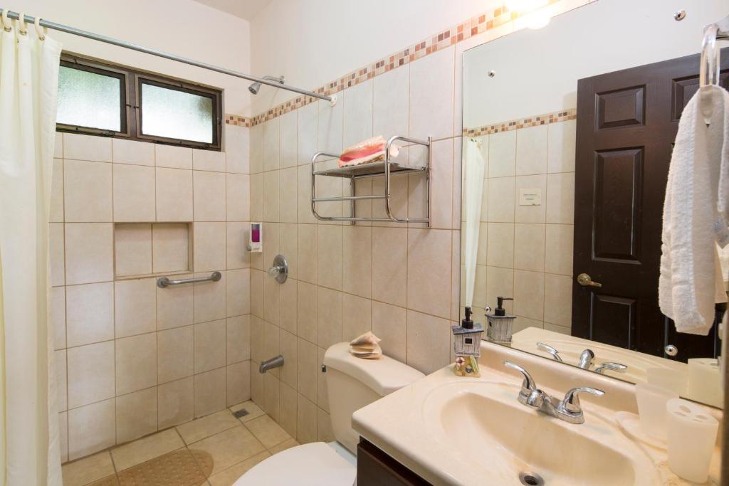 Koupelna v ubytování Apartments-Villas Playa Potrero 1