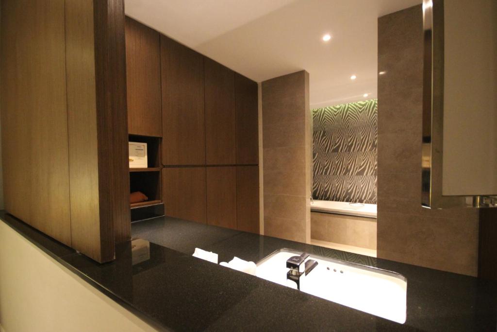 Season Five Hotel - Resim 35