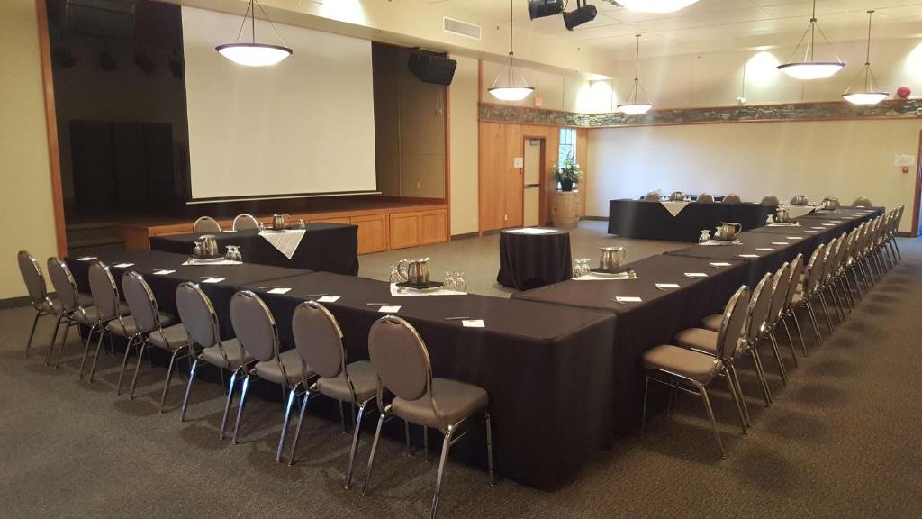 Konferenční prostory v ubytování Prestige Hudson Bay Lodge & Conference Centre, WorldHotels Crafted Collection