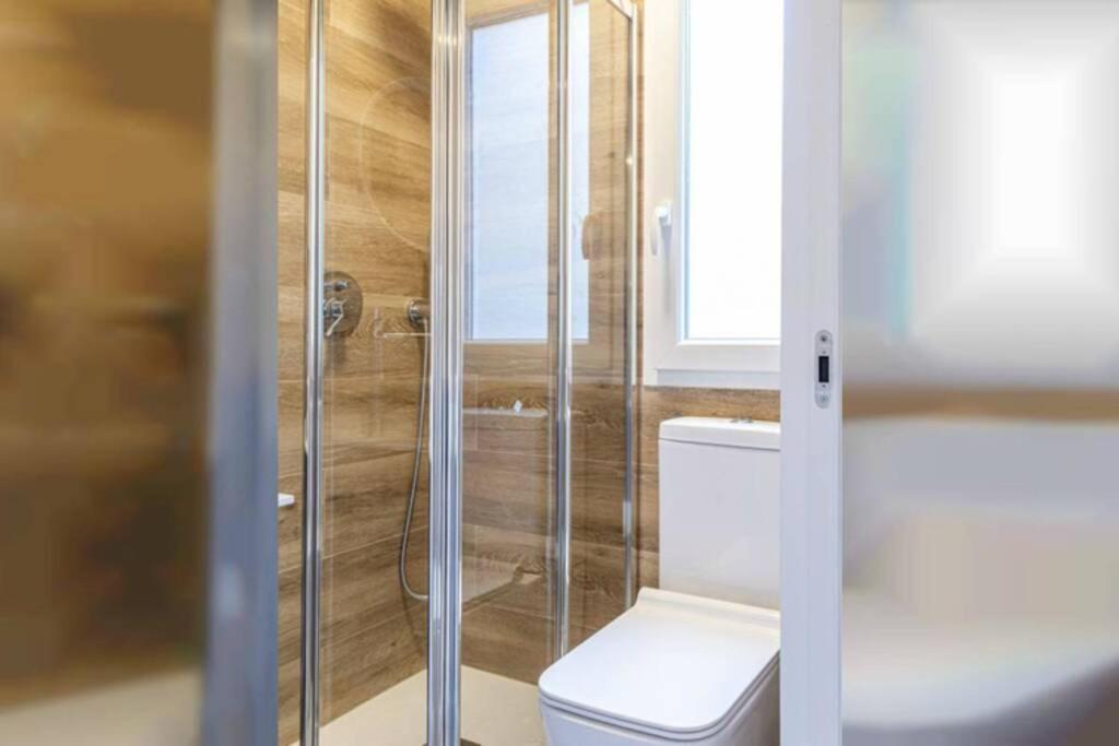 A bathroom at Valencia Playa