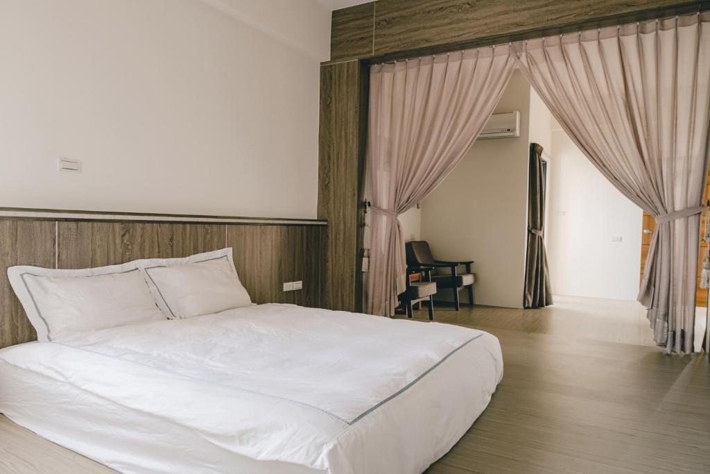 Postel nebo postele na pokoji v ubytování Destination Inn