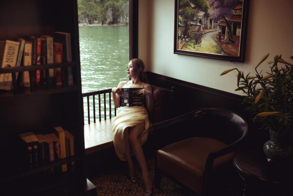 Sena Cruises - Wonder On Lan Ha Bay