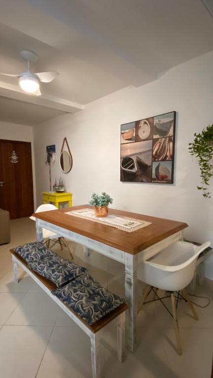  Casa em condomínio próximo ao centrinho e a praia.