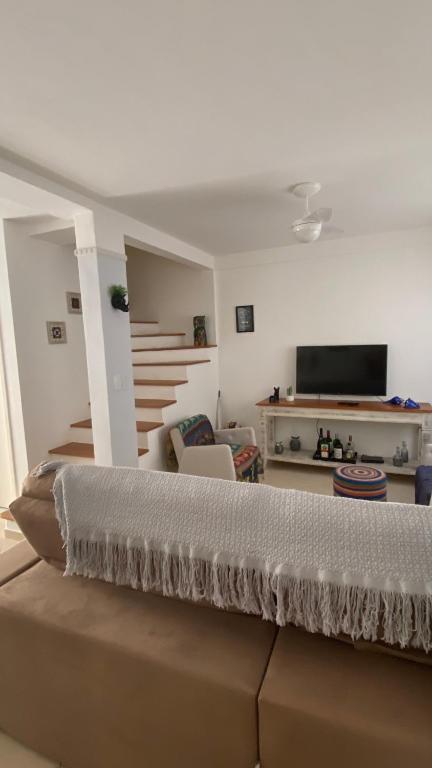  Casa em condomínio próximo ao centrinho e a praia.