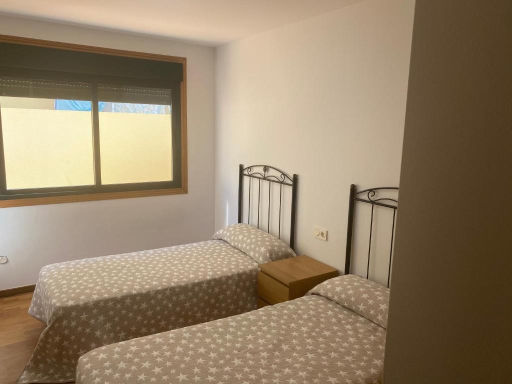 Postel nebo postele na pokoji v ubytování Piso céntrico, con amplia terraza, 3 dormitorios
