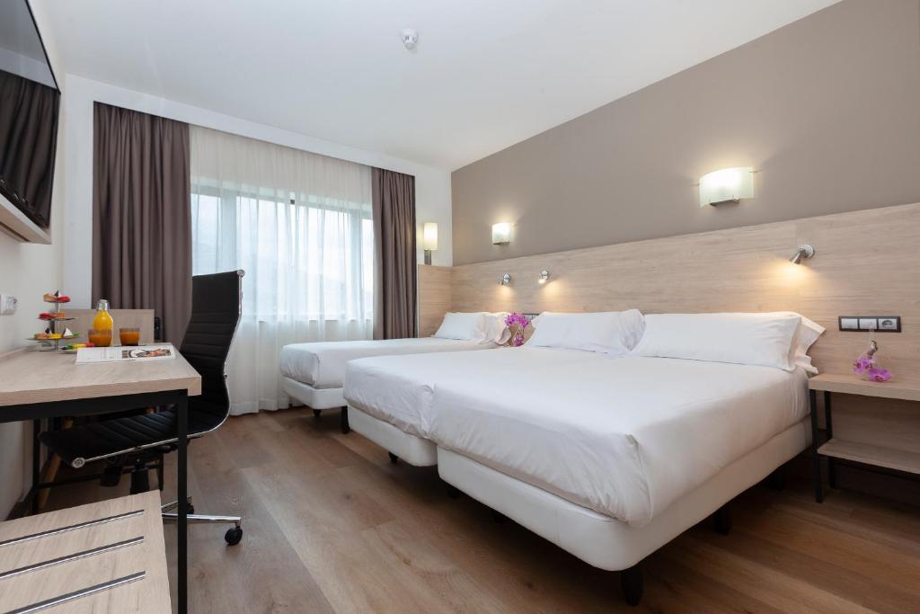Hotel Puerta de Bilbao - Triple Room