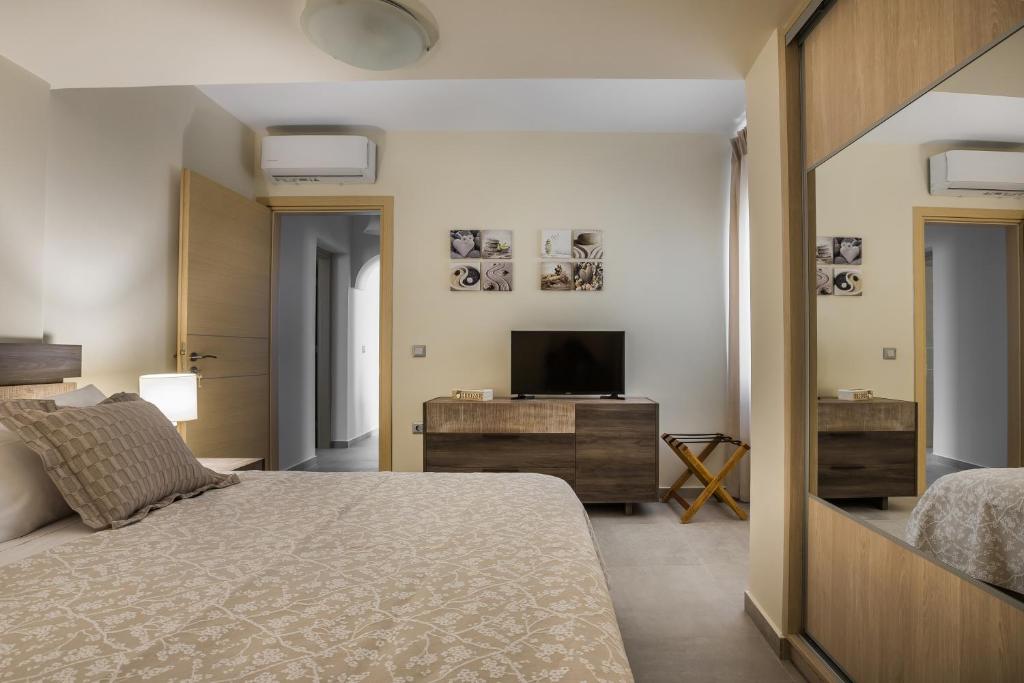 A bed or beds in a room at Serenity Home