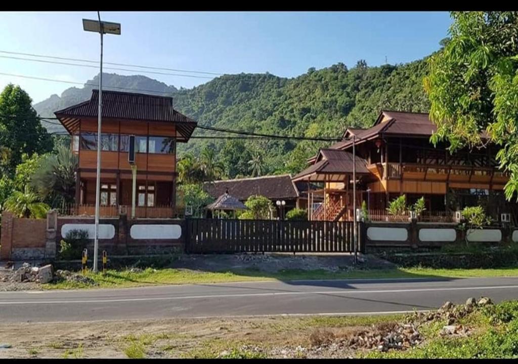 Nespecifikovaný výhled na hory nebo výhled na hory při pohledu z hotelu