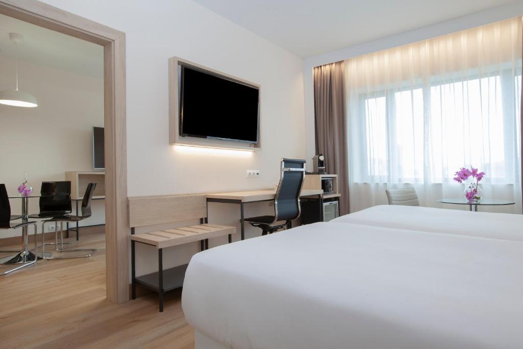 Hotel Puerta de Bilbao - Junior Suite Family Room