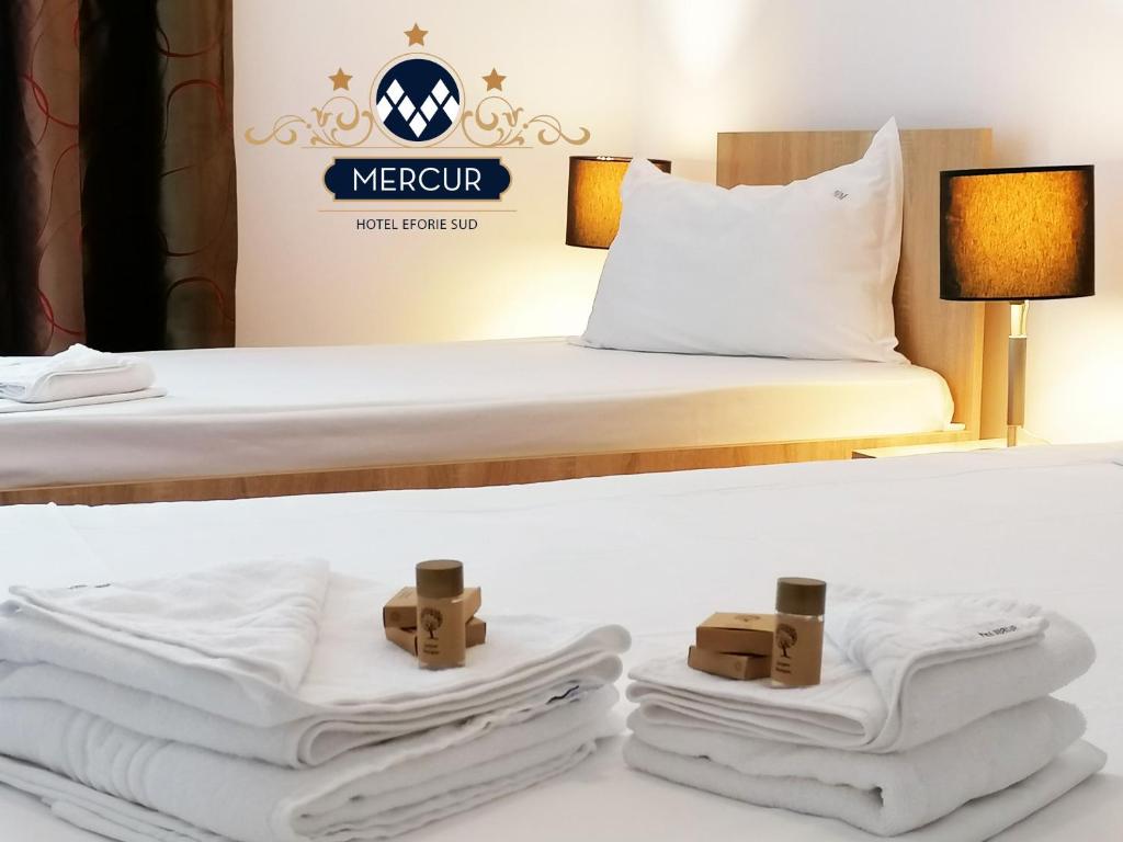 Postel nebo postele na pokoji v ubytování Hotel Mercur