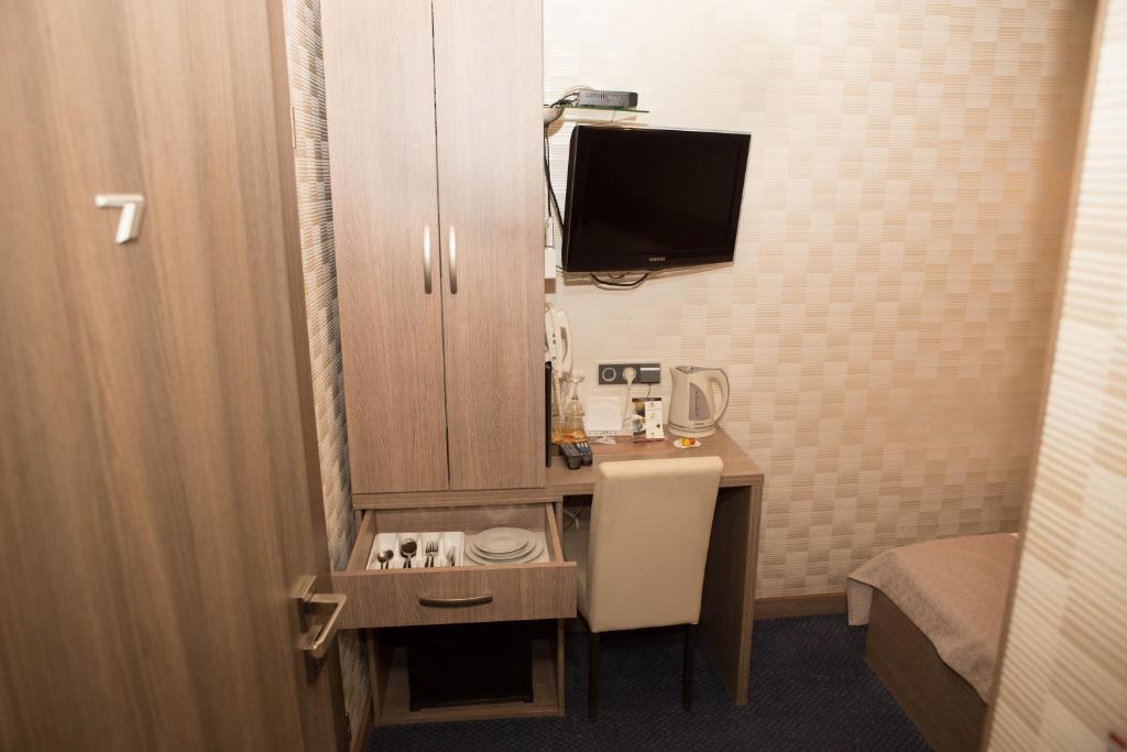 TV a/nebo společenská místnost v ubytování Mini ELEGANT