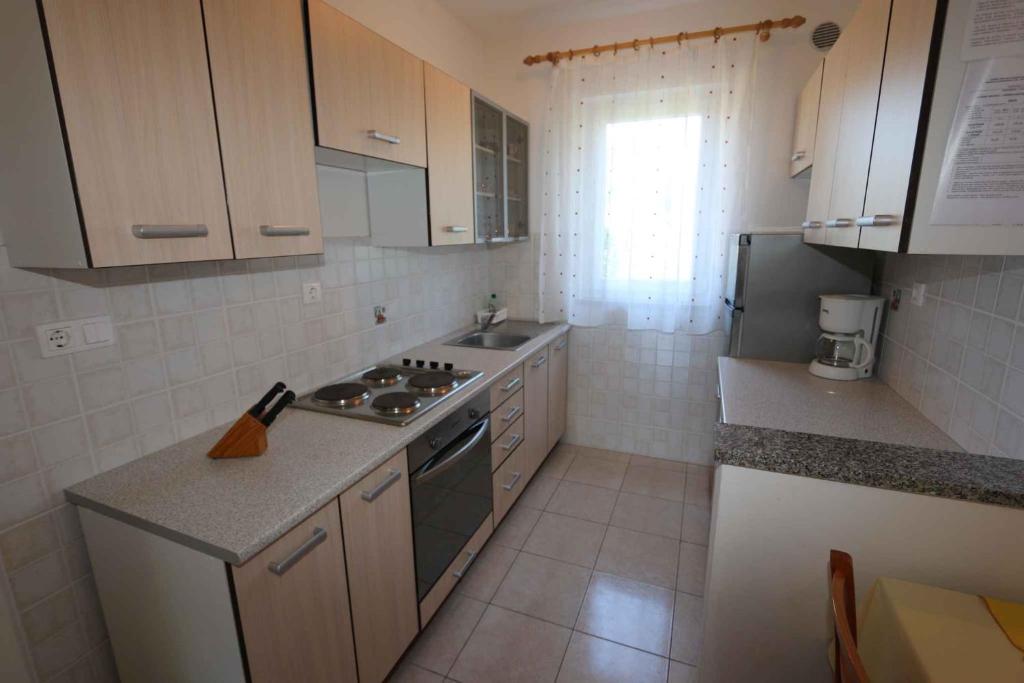 Kuchyňa alebo kuchynka v ubytovaní Apartment in Silo/Insel Krk 13582