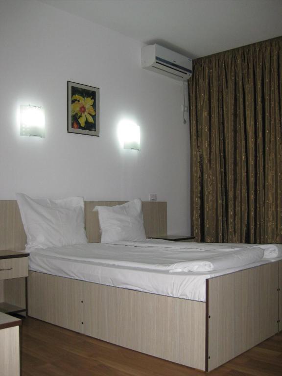Postel nebo postele na pokoji v ubytování Hotel Anina