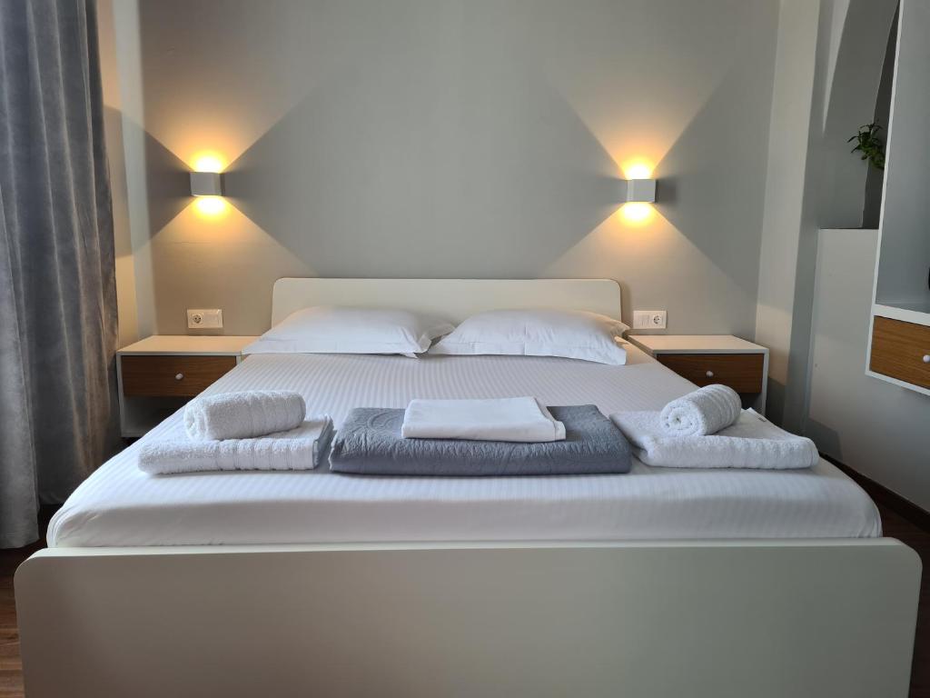 RED ROOMS TSIMISKI 60 - 6