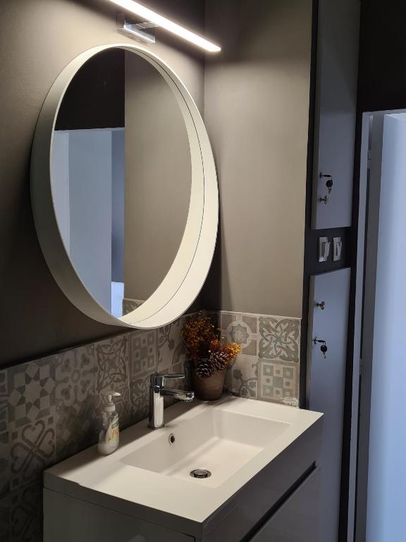 RED ROOMS TSIMISKI 60 - 3