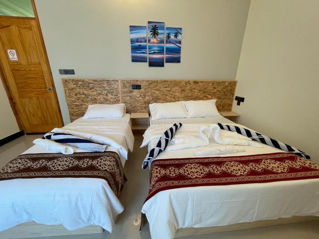 Postel nebo postele na pokoji v ubytování Ocean Waves Inn
