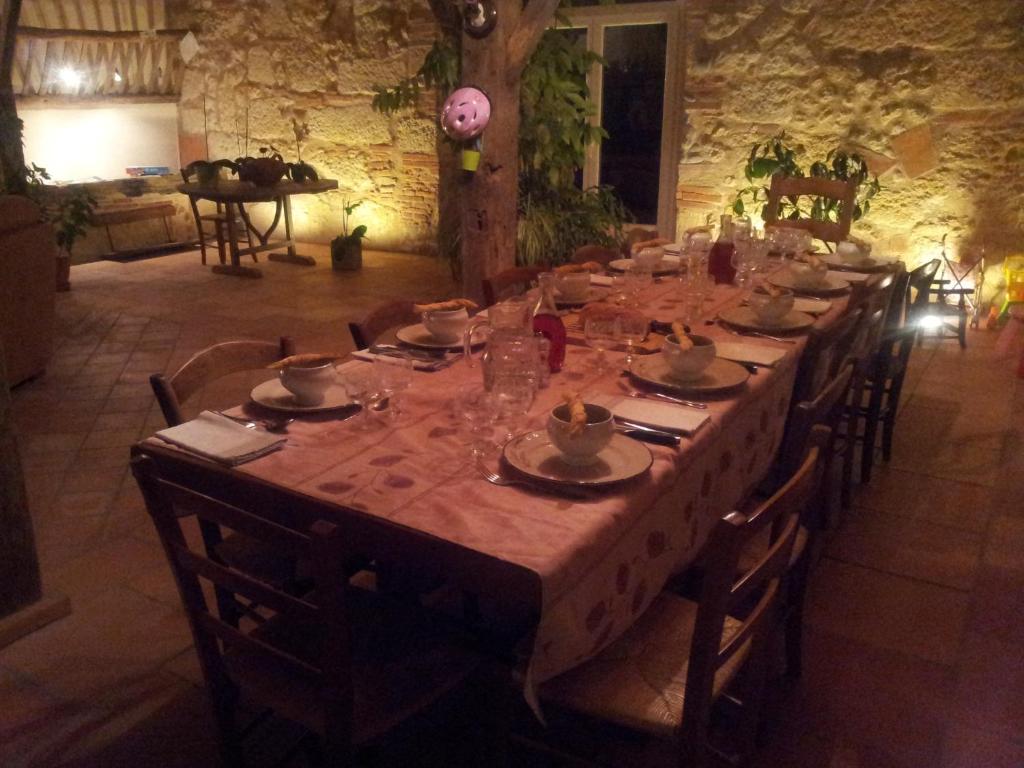 Restaurace v ubytování Chambre d'Hôtes Le Moulin d'Encor
