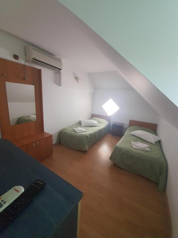Letto o letti in una camera di Lake View