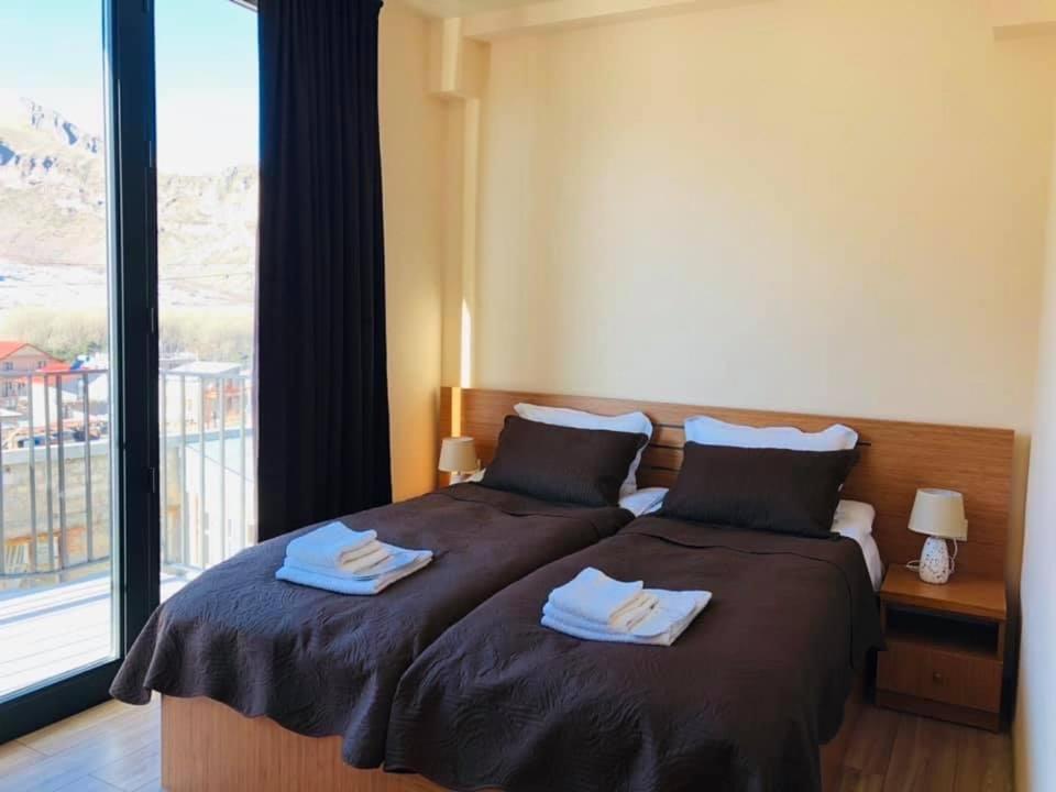 Postel nebo postele na pokoji v ubytování Hotel Horizon Kazbegi