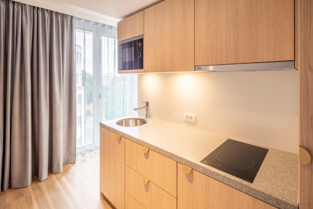 Capri by Fraser Leipzig - Resim 40