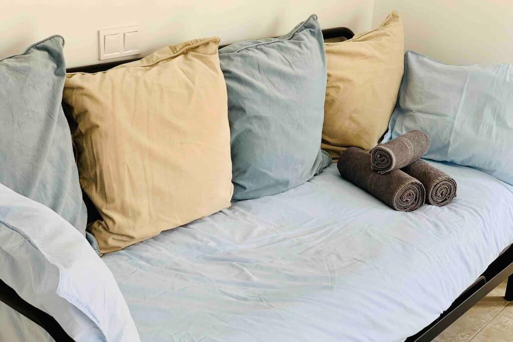 Posteľ alebo postele v izbe v ubytovaní Begonia City Center Apartment 230 BY NAMASTE ELITE