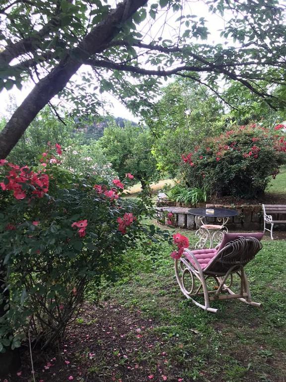 A garden outside Il Casale di Aquarubra