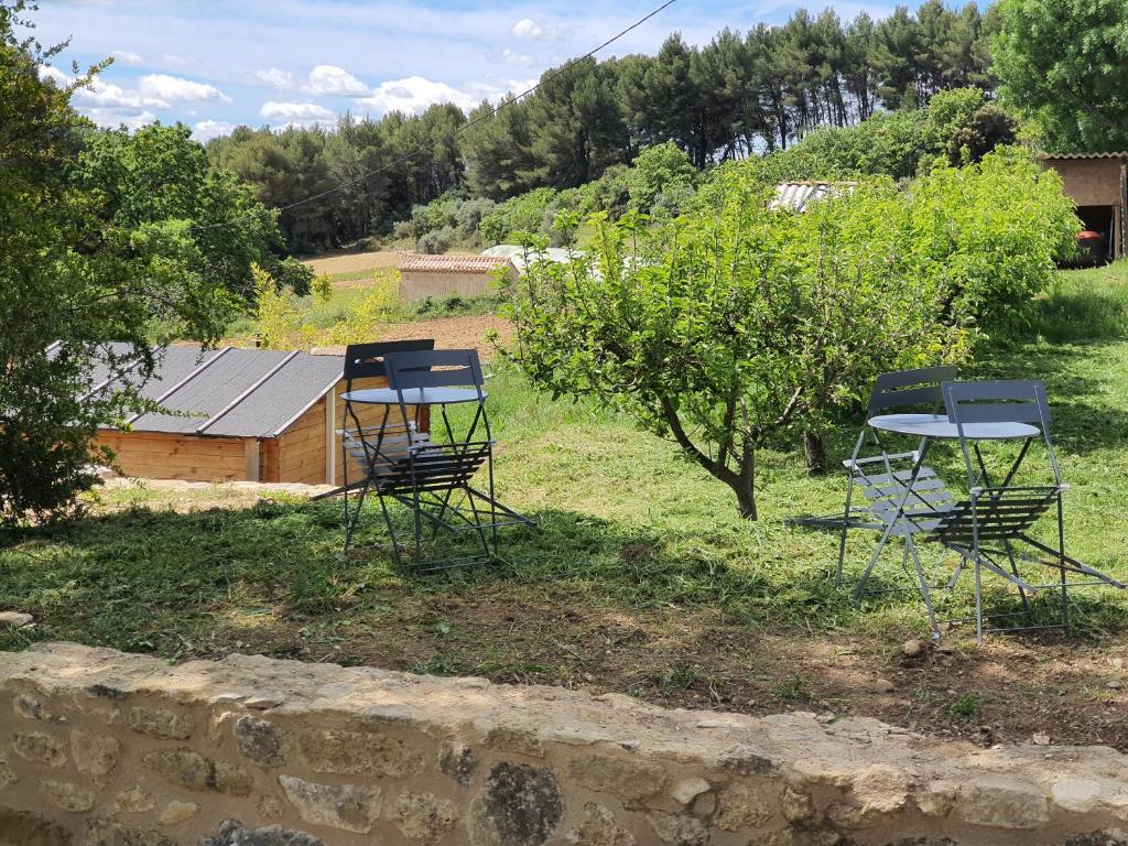 Zahrada ubytování Bastide Bellugue Maison d'hôtes réseau Bienvenue à La Ferme à 3 minutes de Lourmarin