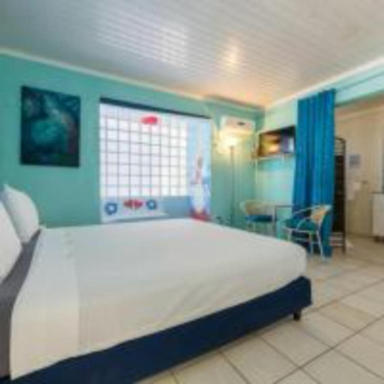 Cama ou camas em um quarto em Sunflower Villa Studios Turquoise