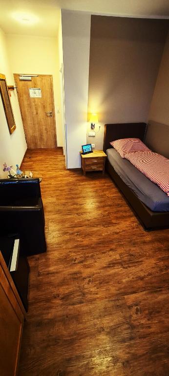 Postel nebo postele na pokoji v ubytování Hotel Am Dalwigker Tor