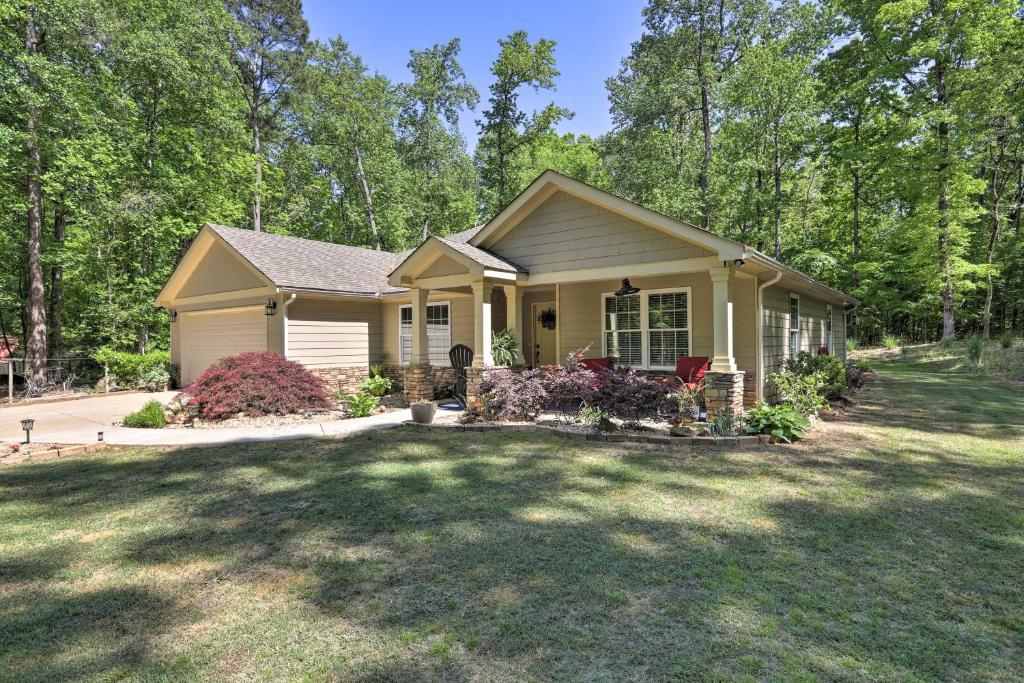 Idyllic Eatonton House with Patio and Lake Access!!, Eatonton (updated prices 2024)