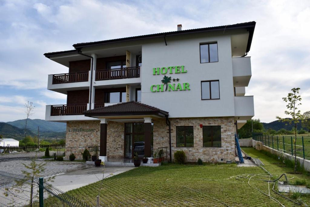 a building with a sign that reads hotel gamma at Хотел Чинар Кирково in Kirkovo