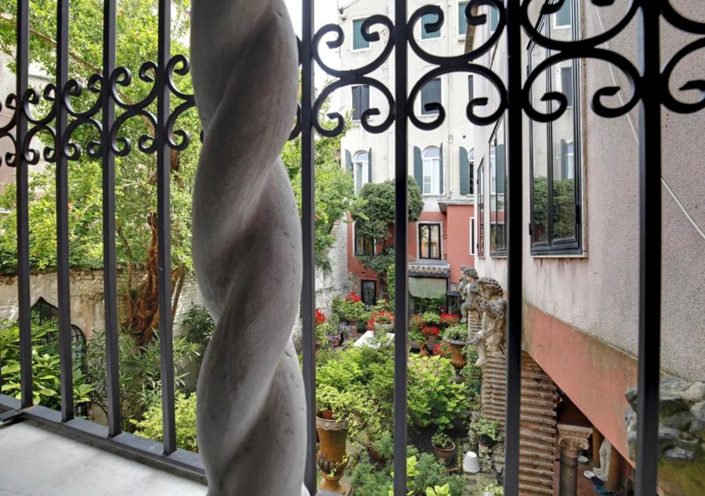 Vonkajšia záhrada v ubytovaní Venetian Apartment Accademia Dorsoduro District