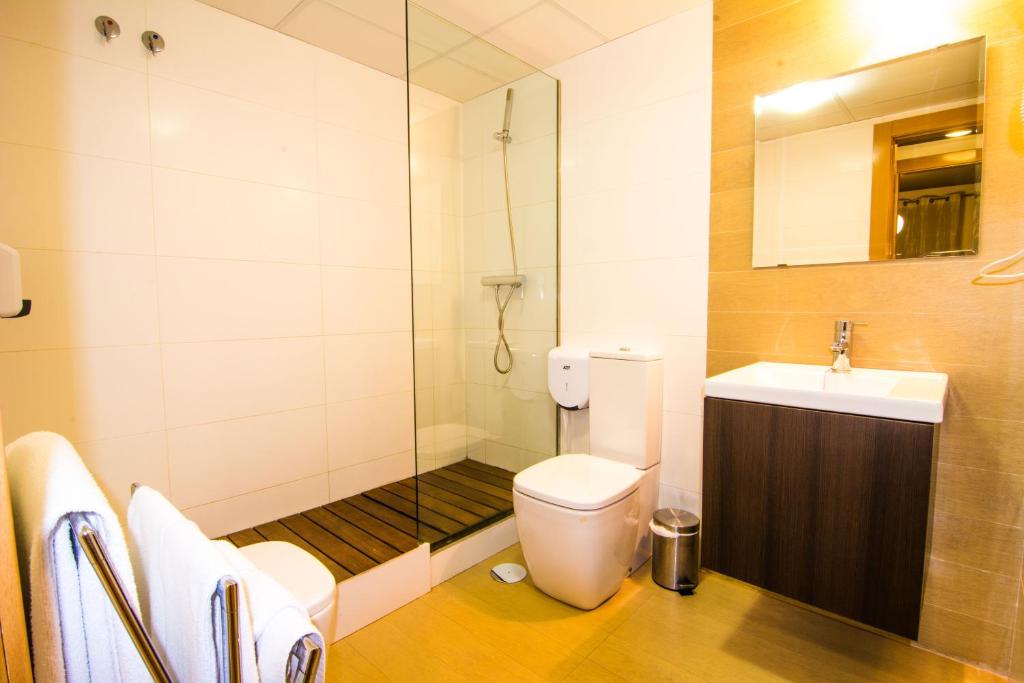 Kúpeľňa v ubytovaní Apartamentos 16:9 Playa Suites