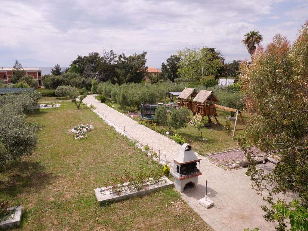 Ogród w obiekcie Agios Mamas Resort