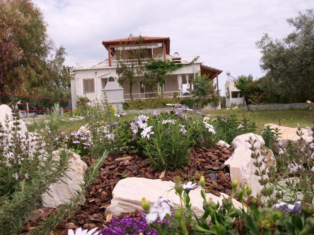 Ogród w obiekcie Agios Mamas Resort