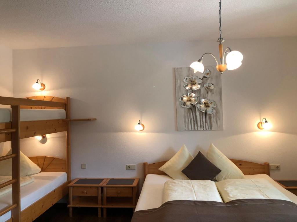 Postel nebo postele na pokoji v ubytování Gschlössle Ferienwohnungen