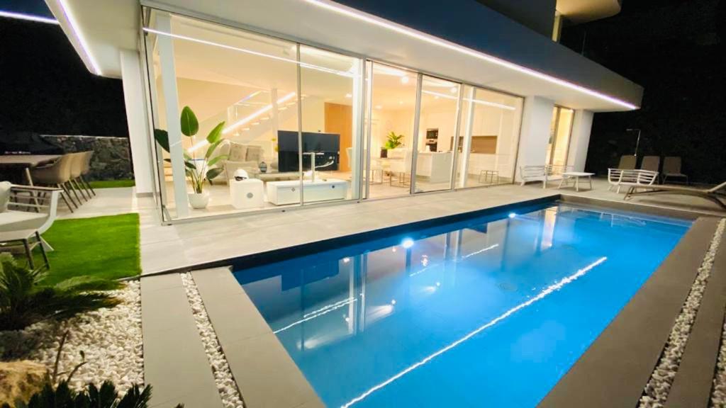 Villas Luxury Villa - new building with panoramic sea view en Adeje, Tenerife