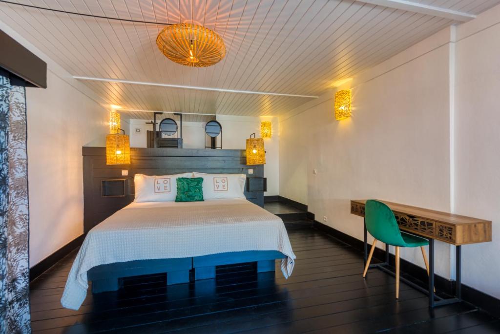 Postel nebo postele na pokoji v ubytování Love Boutique Hotel
