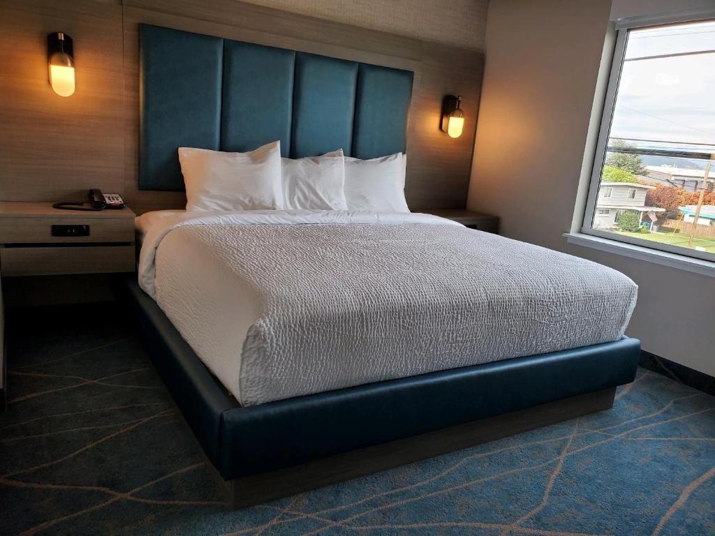 Postel nebo postele na pokoji v ubytování salish Inn