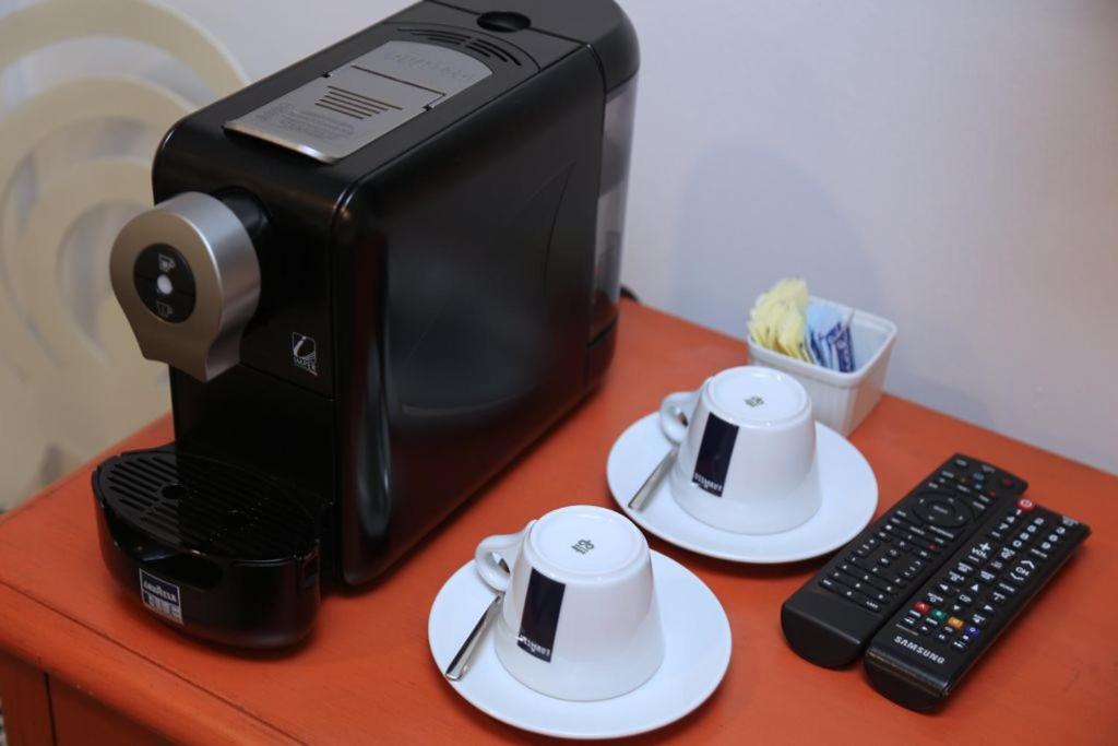 Příslušenství pro přípravu čaje a kávy v ubytování Harpoon House