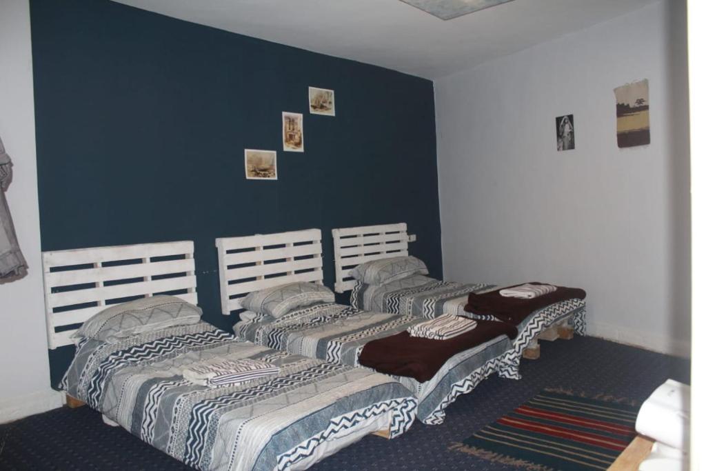Petra Main Gate - Dreibettzimmer Mit Gemeinschaftsbad