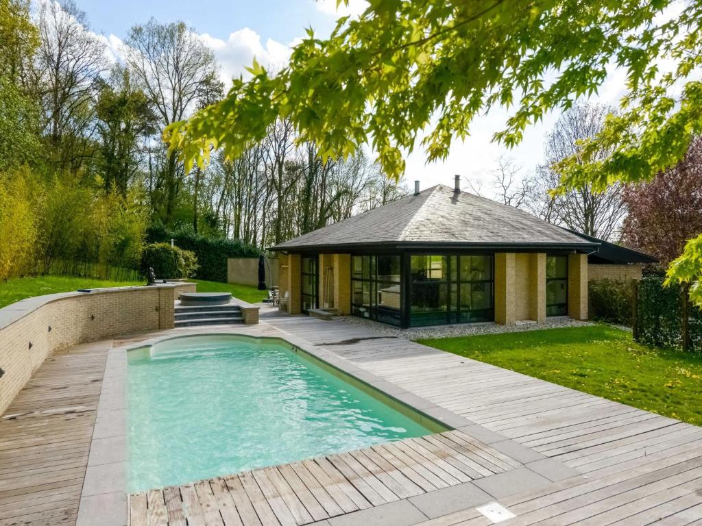 Πισίνα στο ή κοντά στο Picturesque villa in Bierges with swimming pool and barbeque