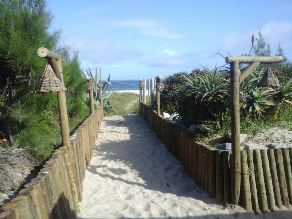  Divino Recanto Casa pé na areia praia de Itaúna