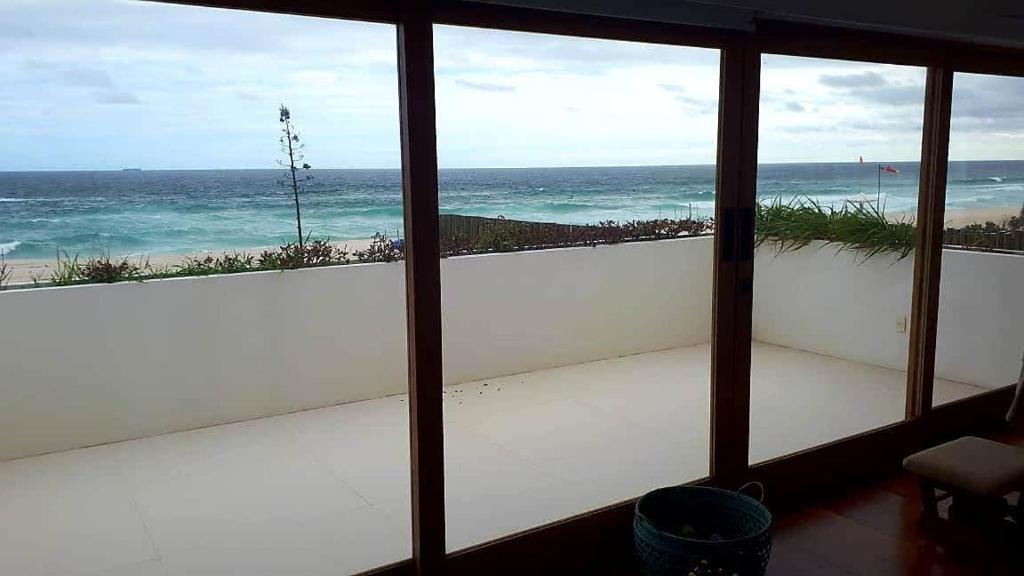  Divino Recanto Casa pé na areia praia de Itaúna