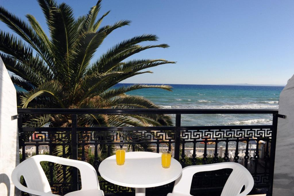 En balkon eller terrasse på Argassi Beach Hotel