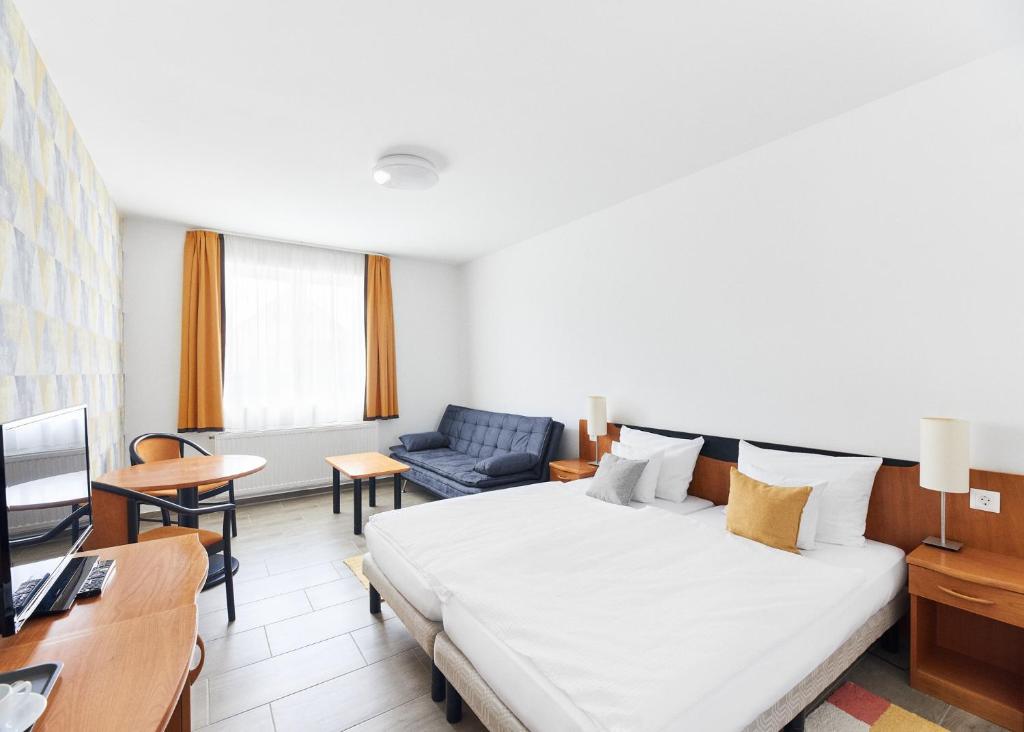 Postel nebo postele na pokoji v ubytování Lorelei Pension Adults Only