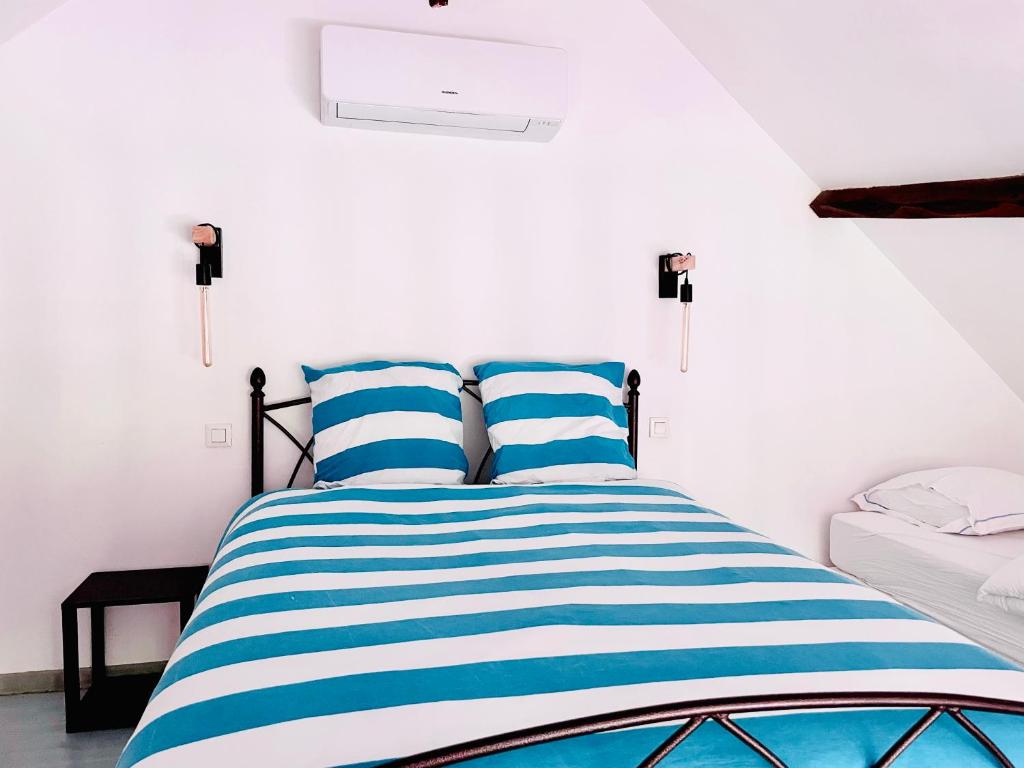Postel nebo postele na pokoji v ubytování Gîte de la Vernière