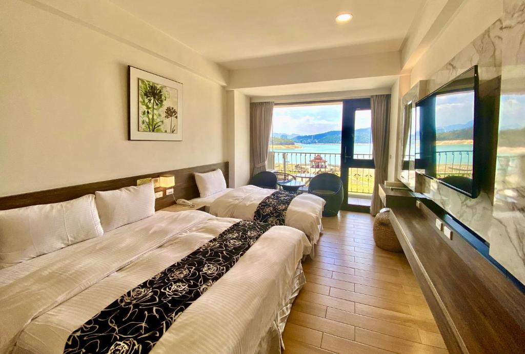Ming Yue Hu Hotel - Dreibettzimmer Mit Seeblick
