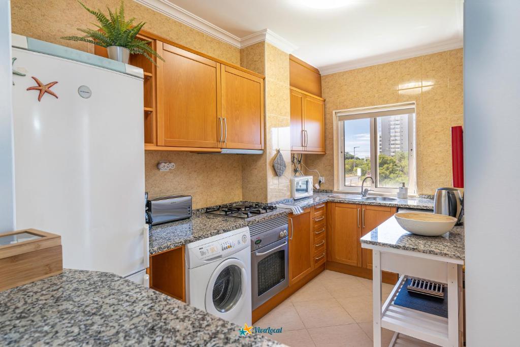 Kuchyň nebo kuchyňský kout v ubytování Vila da Praia - Apartamento Viva Local